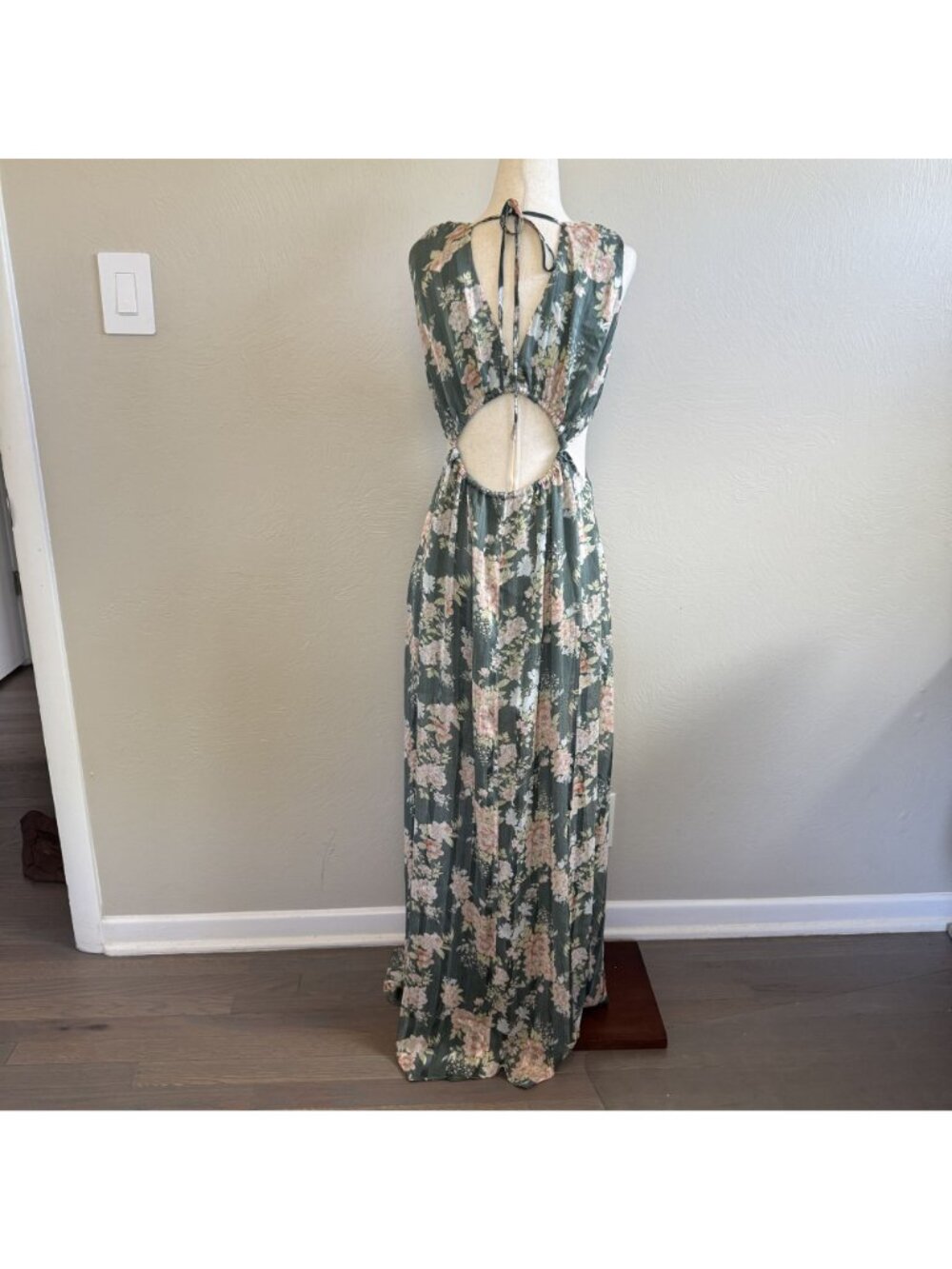 Hello Molly Floral Plunge Cutout Maxi Dress Sage Green Pink Wedding Guest Summer - Picture 7 of 9